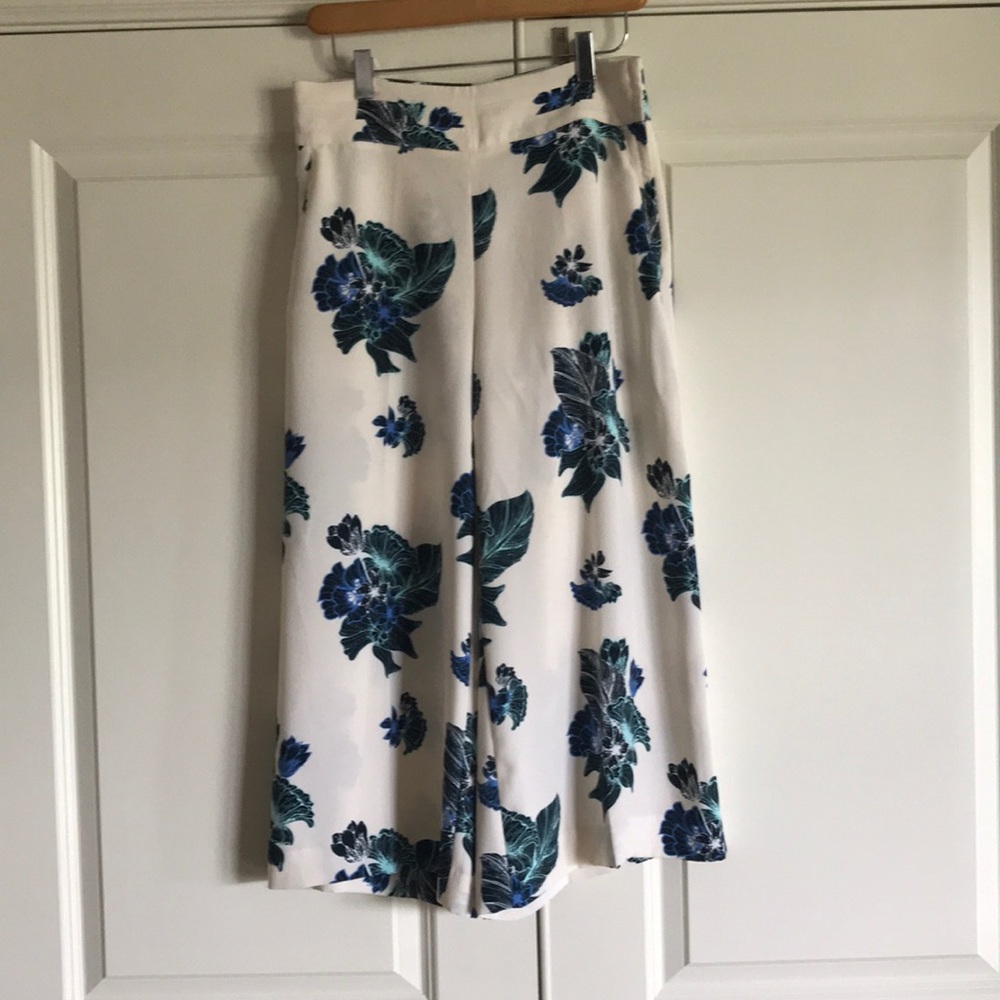 Stunning high waist cropped wide leg floral pants